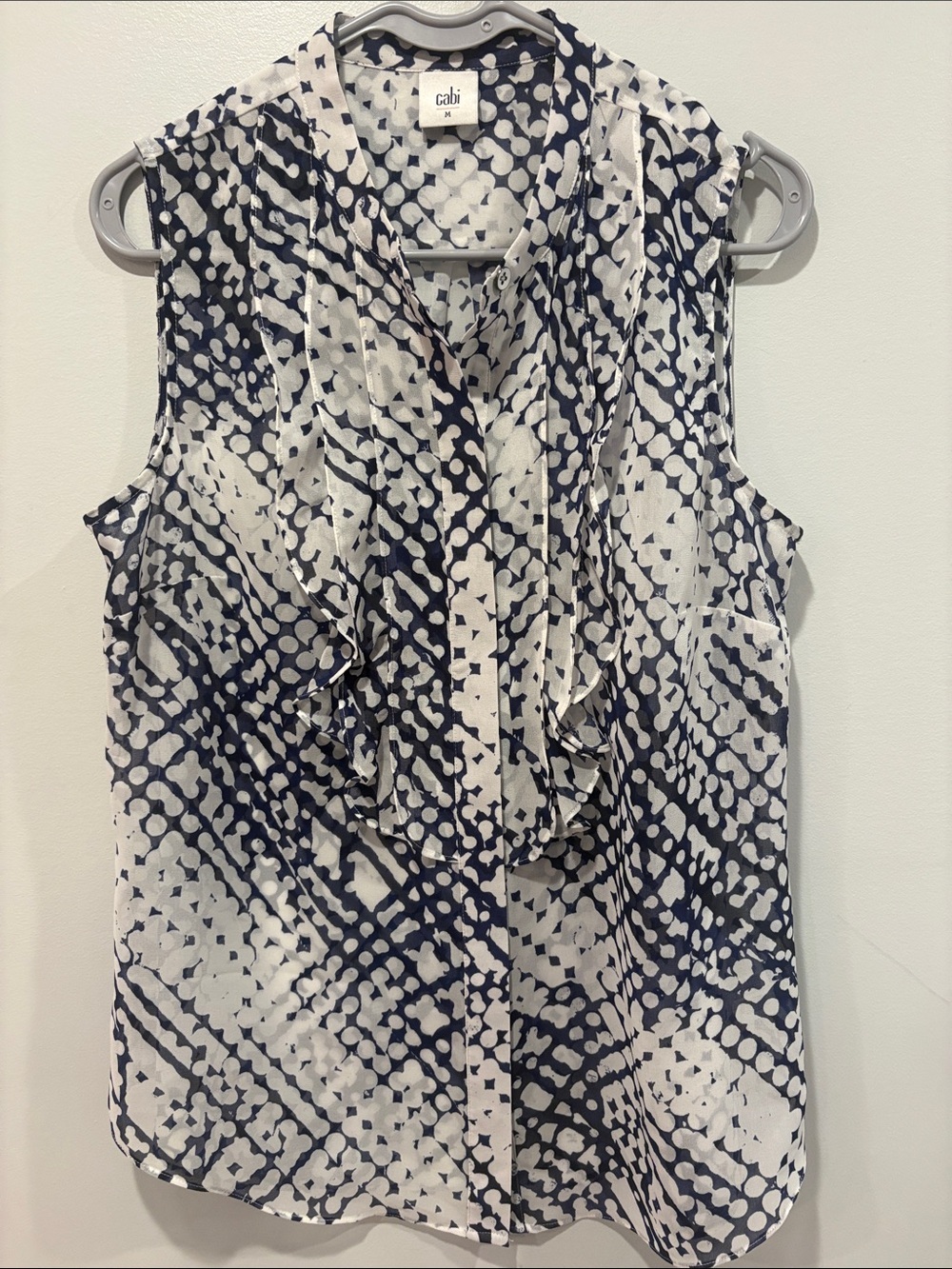 CAbi Navy & White Sleeveless Ruffle Front Blouse ptp 20 length 28